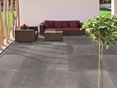 Une terrasse moderne : Bluestone Bali Dalles de terrasse en pierre calcaire Bluestone Bali avec canapé