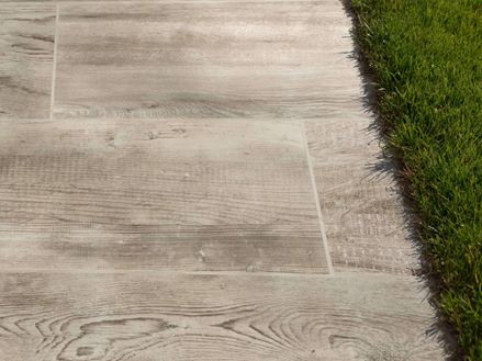 Holzoptiken Urban Smoke mit Rasen