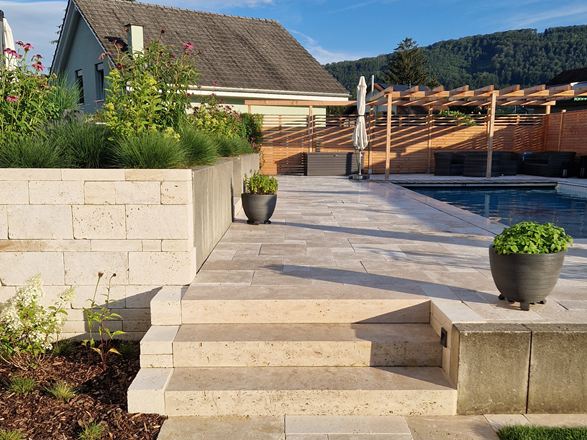 Travertin_Moyen_Select_Escalier_Marches_blocs_Piscine_Mur