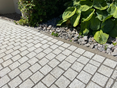 Les pavés en granite Silver Classico 10x10 posés