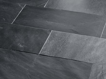 Vue de biais sur les carreaux en ardoise Black Rustic