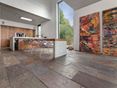 Dalle d'ardoise Peacock Multicolor dans un loft moderne