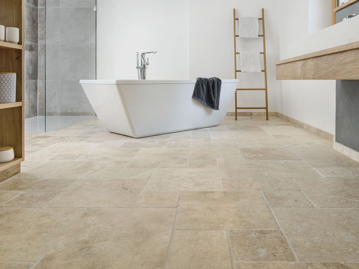 Carreaux Travertin Ivory-Cream dans la salle de bains