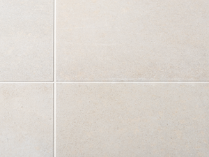 Pure Sand : une surface effet béton beige et des joints clairs 