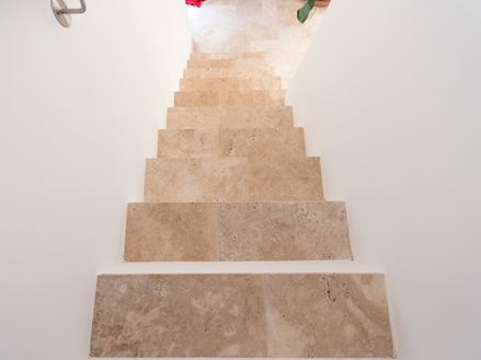escalier vu de haut travertin Medium