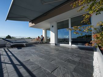 Terrasse sur le toit avec dalles d'ardoise Black Rustic