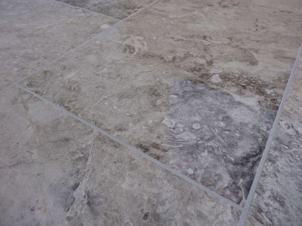 Marmor-Fliesen Silver Shadow, seitliche Aufnahme