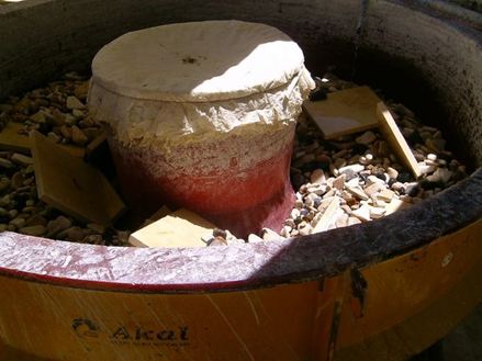 Herstellung von getrommeltem Travertin