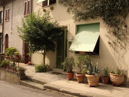 Blumentöpfe im mediterranen Stil sind ein Muss für Ihre Terrasse!